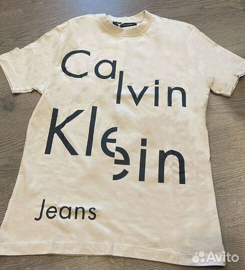 Стильная футболка Calvin Klein