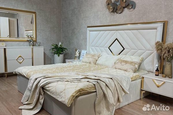 Спальный гарнитур