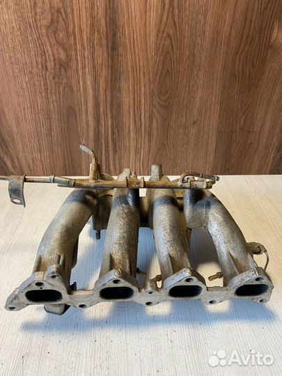 Коллектор впускной Toyota Corolla AE100 5AFE
