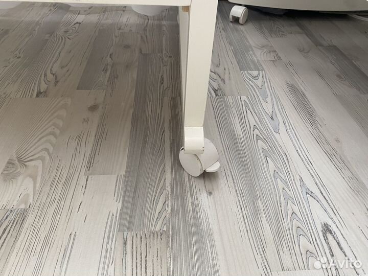 Детская кроватка с маятником