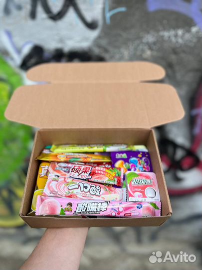 Набор конфет из Европы и Азии в красивой упаковке