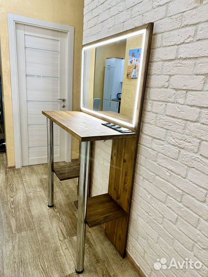 Гримерный стол с зеркалом и подсветкой