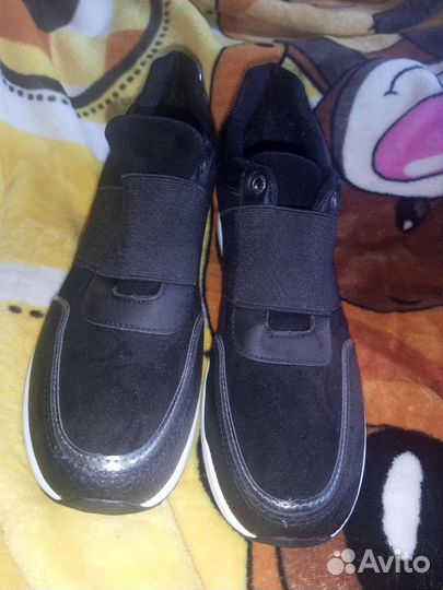 Кроссовки женские новые 39 р