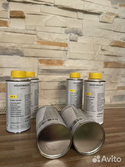 Тормозная жидкость VAG B000750M1