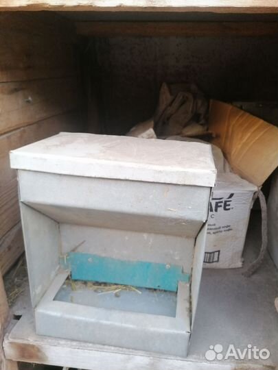 Кормушка для кроликов иптиц