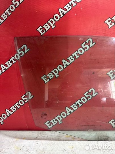 Стекло двери переднее правое Nissan Primera P11