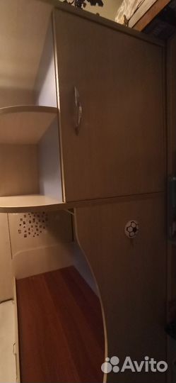 Двухярусная кровать со шкафом