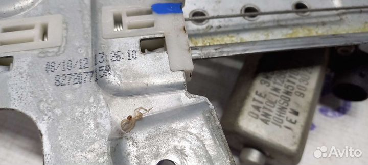 Стеклоподъемник задний правый Renault Sandero 1