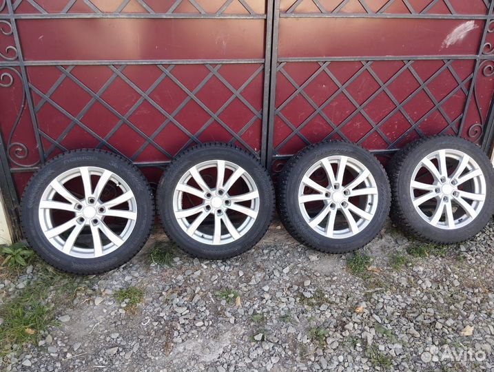 Nokian Tyres Hakkapeliitta 8 215/55 R17