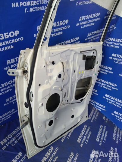 Передняя правая дверь. Toyota Alphard минивен