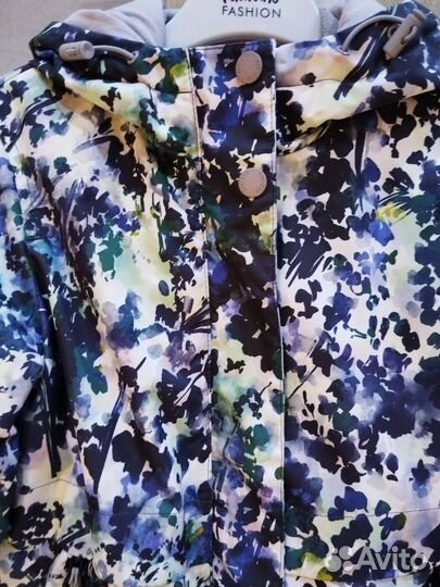 Продам демисезонный костюм для девочки