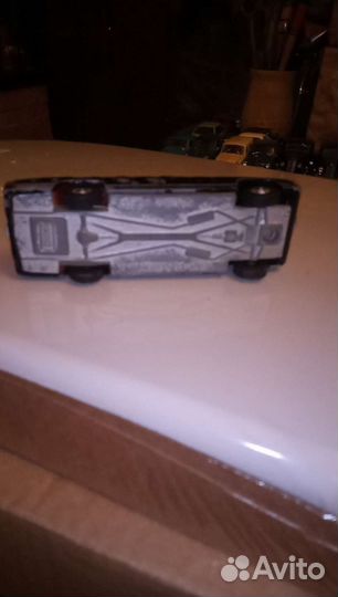 Модель автомобиля 1:43 СССР чайка газ 14