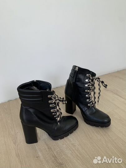 Ботинки Zara, 38 размера на каблуке