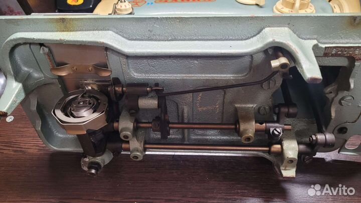 Швейная машина Чайка