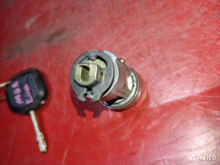 Замок зажигания Ford Mondeo 1 универсал 1.8I 1994