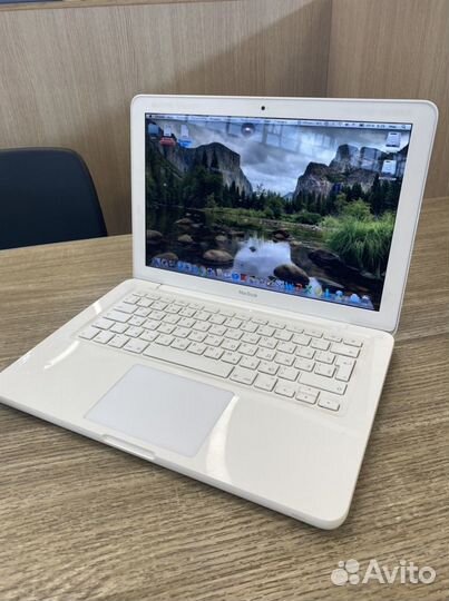Macbook Apple 1349. Для работы и учебы