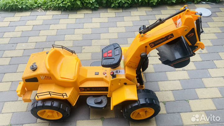 Экскаватор на пульте управления