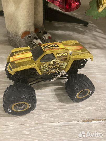 Машина hot wheels