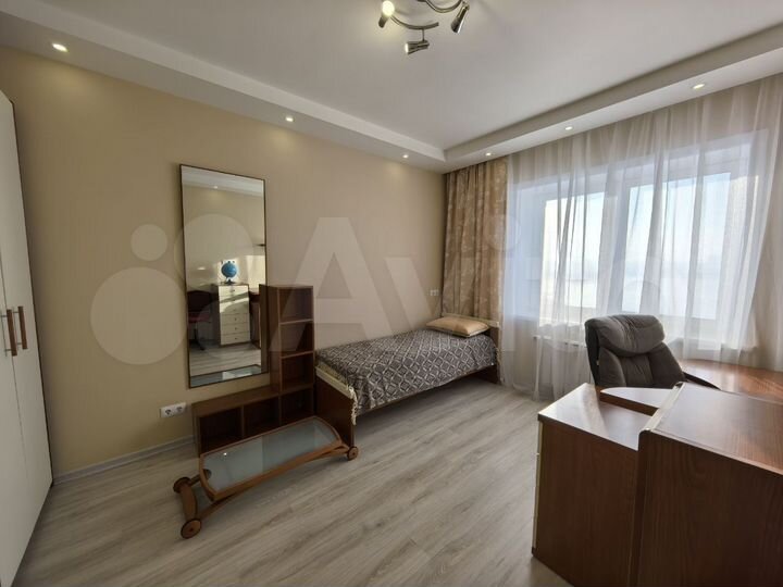 3-к. квартира, 90 м², 8/16 эт.