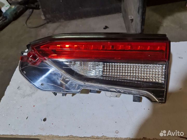 Задний правый фонарь багажника тойота rav 4 xa50