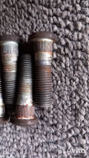 Escape Tribute Maverick ступичные шпильки колес