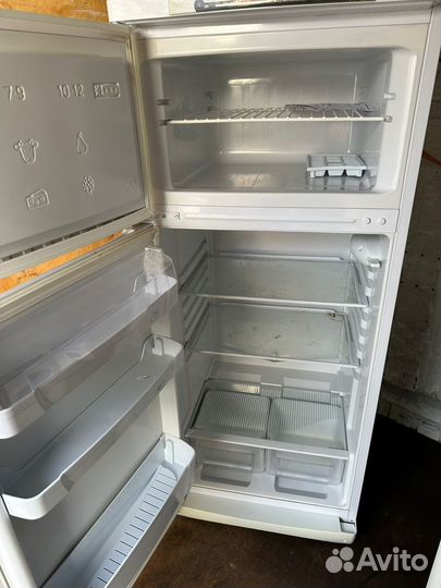 Холодильник indesit