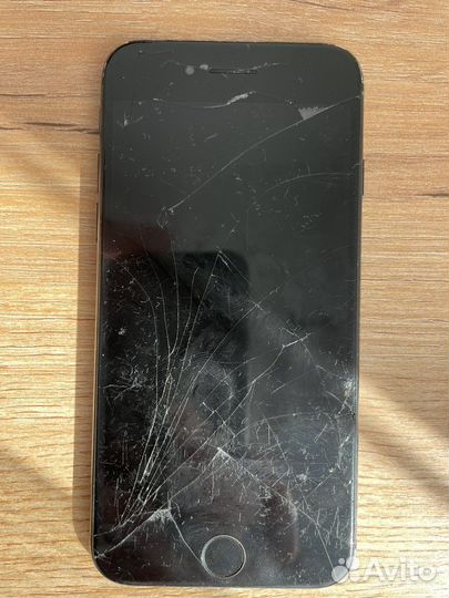 Телефон iPhone 7