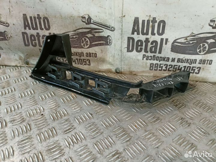 Правый кронштейн заднего бампера Volkswagen touran