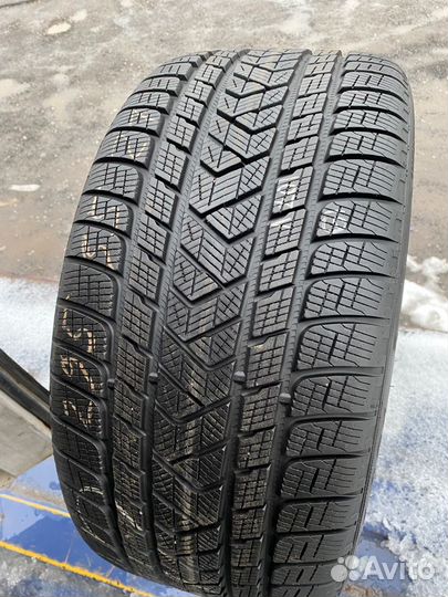 Pirelli Scorpion Winter 295/35 R21