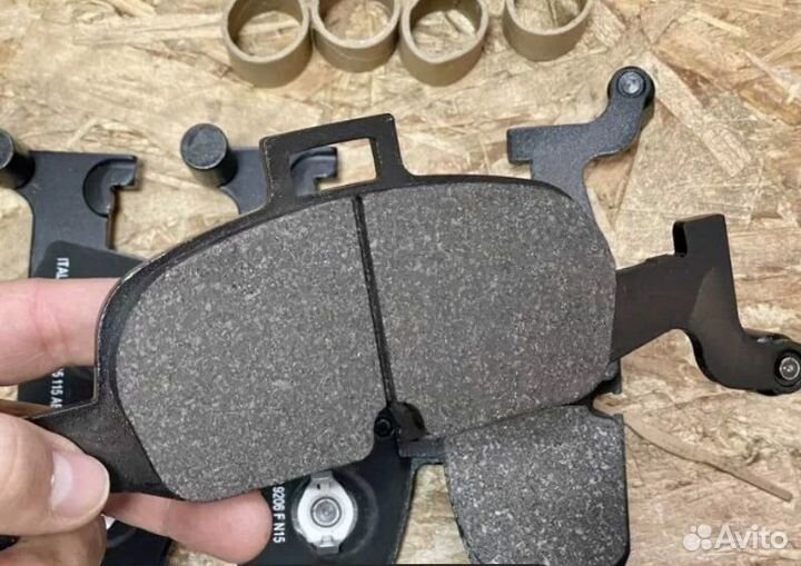 Тормозные колодки передние audi VAG 8W0698151AQ