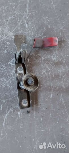 Крюк капота Mercedes w639