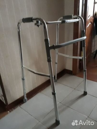 Продаю ходунки для пожилого человека