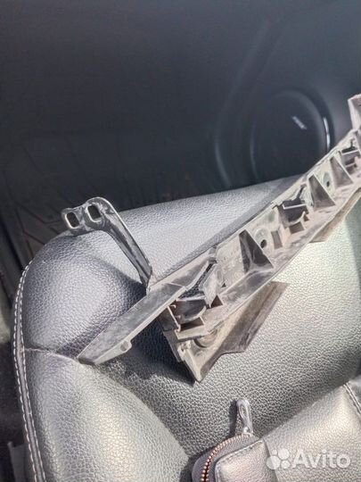 Направляющая переднего бампера правPorsche Cayenne