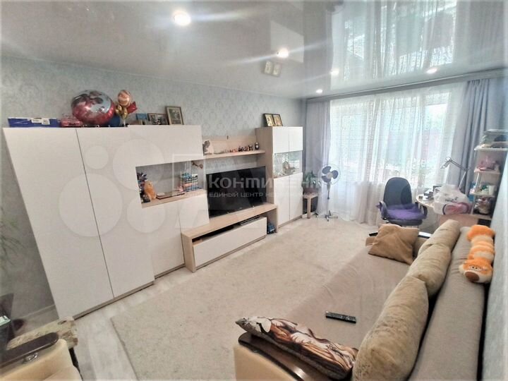 2-к. квартира, 50 м², 3/3 эт.
