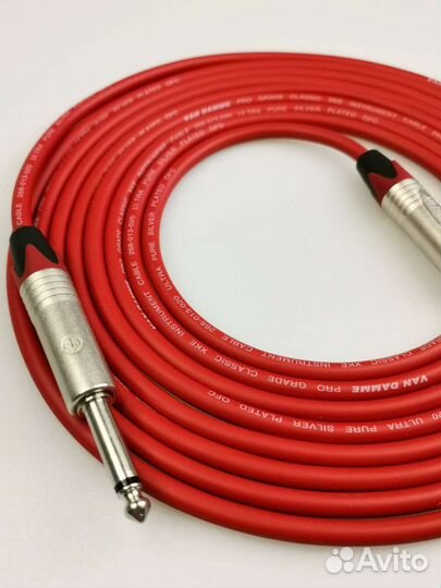 Красный гитарный кабель Van Damme