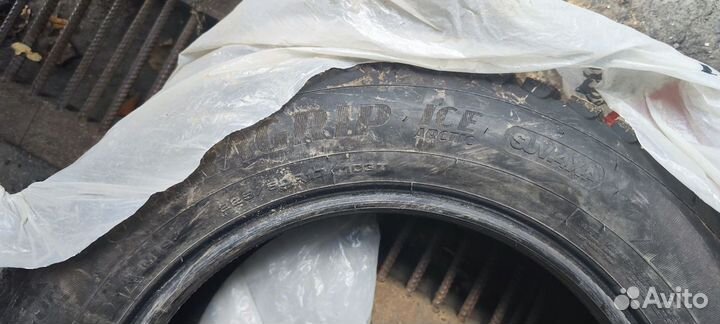 Goodyear UltraGrip Ice Arctic SUV 225/60 R17