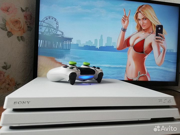 PS4 PRO Glacier White (Белый ледник) CUH-7108B