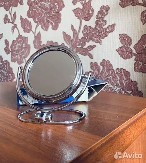 Косметическое зеркало
