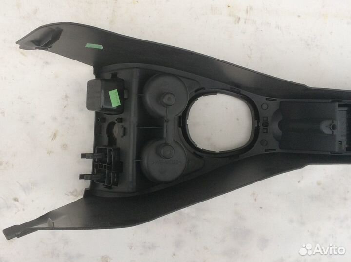 Центральная консоль кпп и ручника Рено Дастер