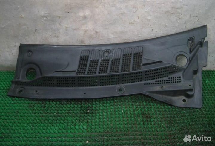 Решетка стеклоочистителей левая Nissan Almera Tin