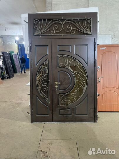 Дверь входная уличная с терморазрывом новая