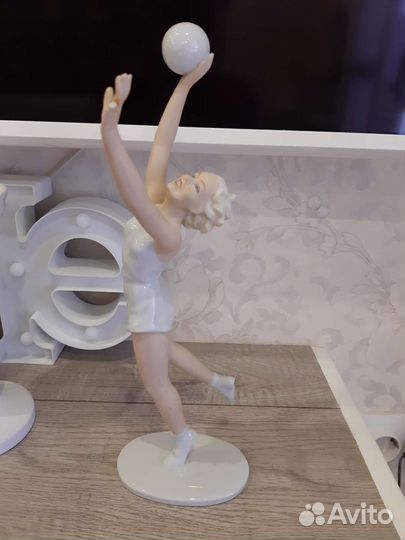 Статуэтка форфоровая Schaubach Kunst