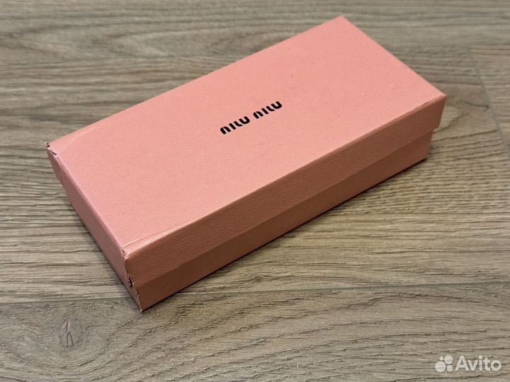 Солнцезащитные очки miu miu