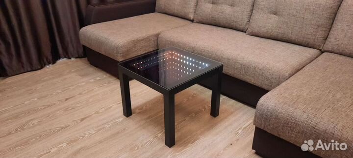 Умный стол с эффектом бесконечности