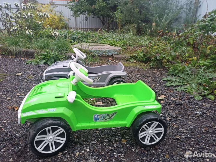 Детская машинка на педалях