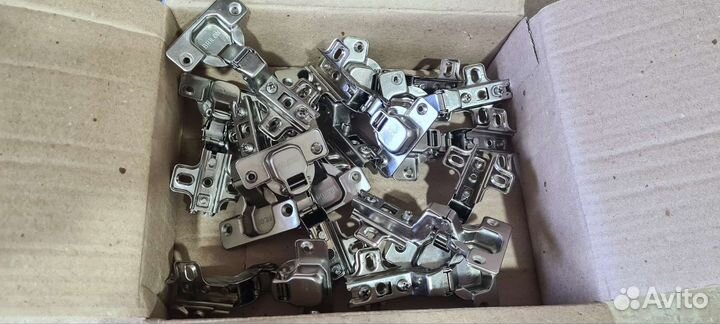 Новая фурнитура для мебели пакетом