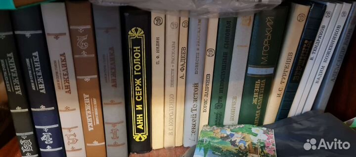 Коллекция книг русских и зарубежных писателей