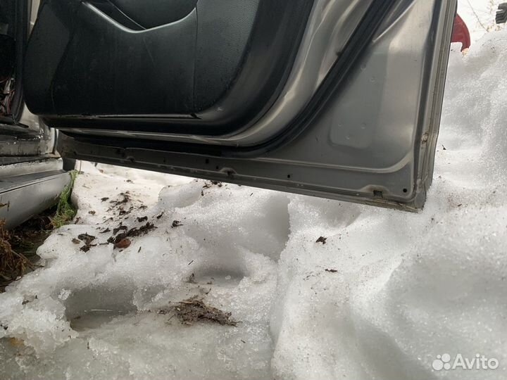 Дверь передняя правая Nissan Skyline 35