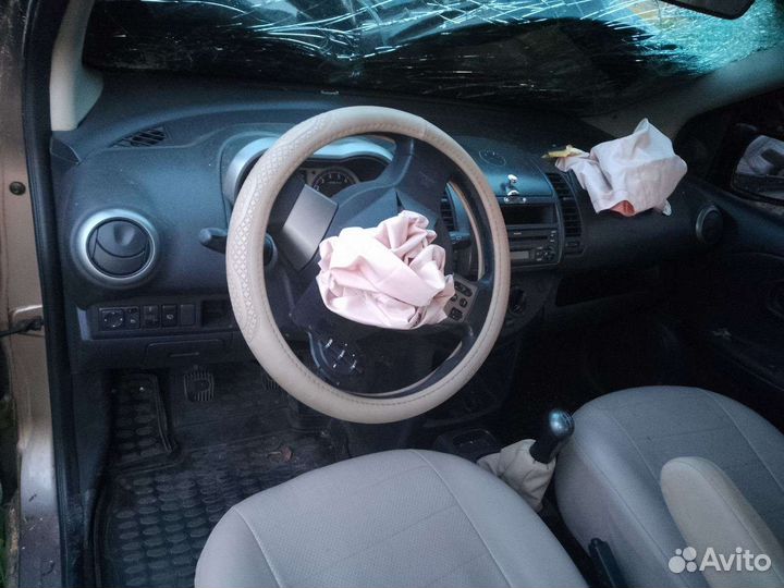 Nissan Note 1.4 МТ, 2007, битый, 180 000 км