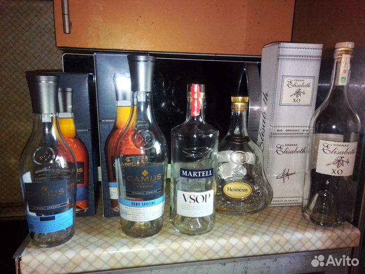 Пустые бутылки из под коньяка франция